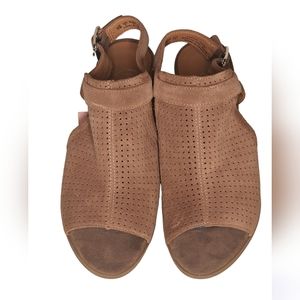 LIKE NEW Franco Sarto Suede Shoes